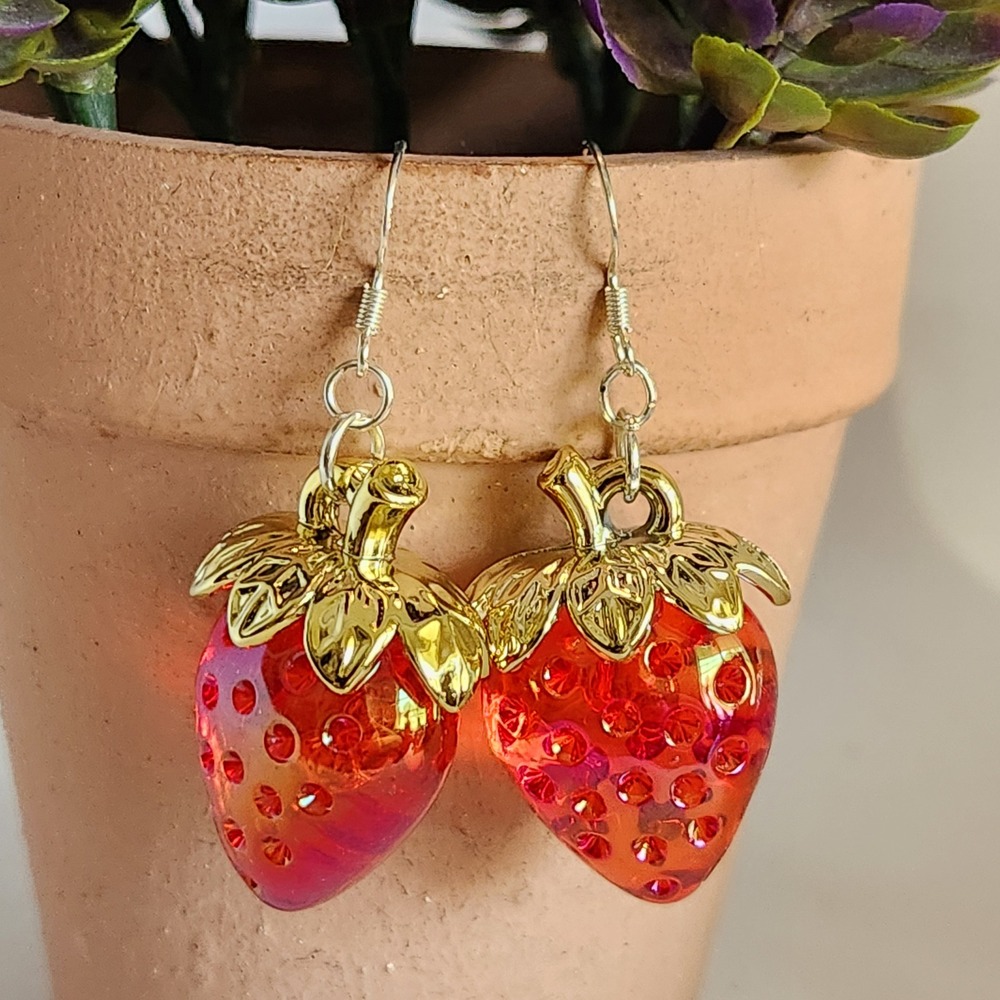 Red Resin Strawberry Drop Earrings Gold Tone Leaf Rhinestone Seed Fruit Jewelry‎